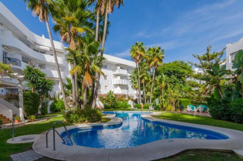 Apartamento en venta en  Marbella Real, Nagüeles-Milla de Oro, Marbella