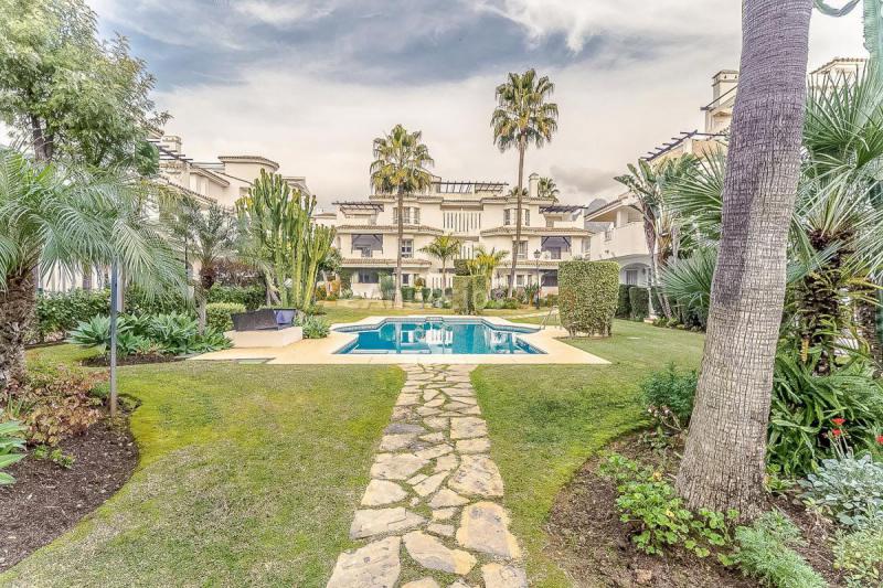 Apartamento en venta en  Nueva Andalucía, Marbella