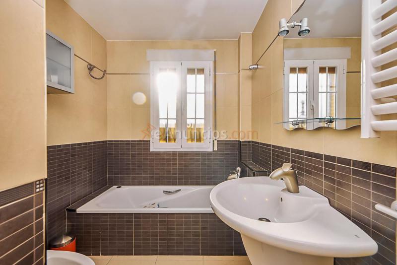 Adosado en venta en  Otura