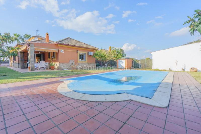 Adosado en venta en  Gines