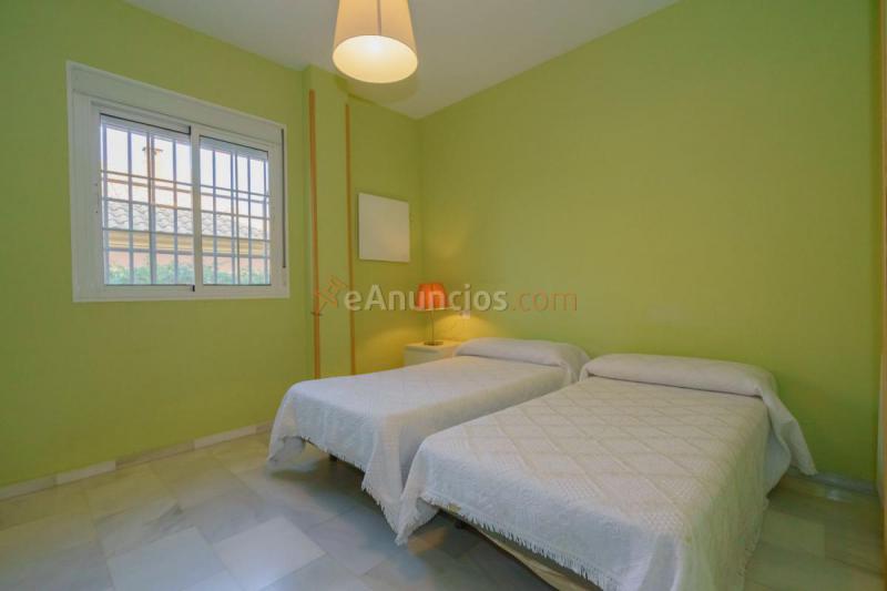 Adosado en venta en  Gines