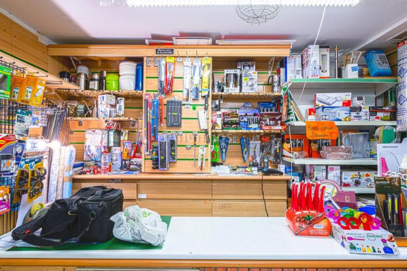 Local Comercial en venta en  Puentelarra, Villa de Vallecas, Madrid