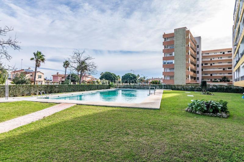 Apartamento en venta en  Playamar, Torremolinos