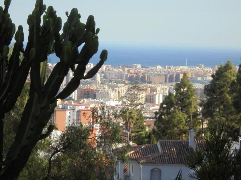 Adosado en venta en Calle Célebes Barat, Puerto de la Torre, Málaga