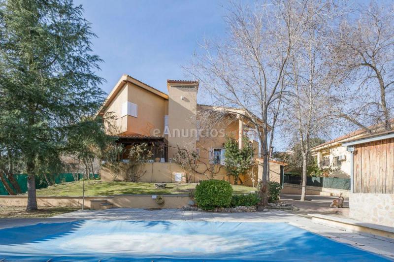 Adosado en venta en  Sevilla la Nueva