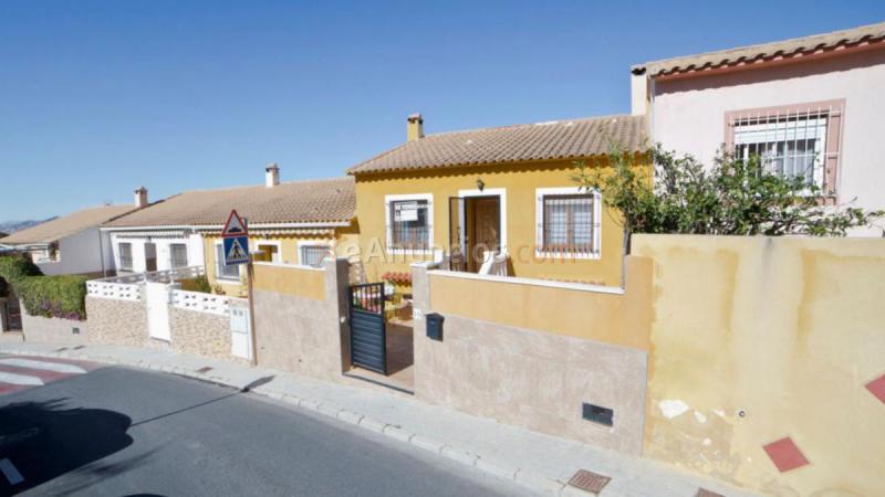 Adosado en venta en  Busot