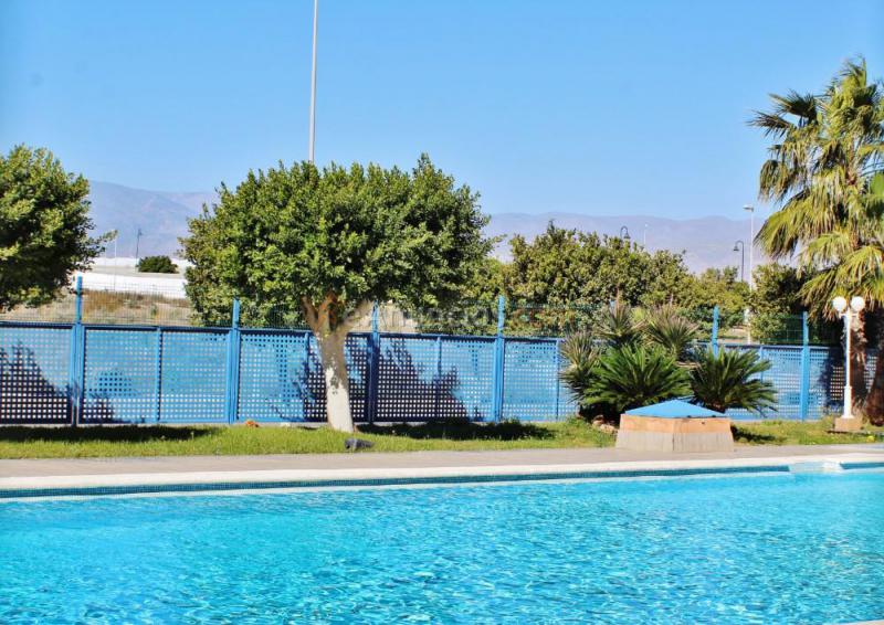 Estudio en roquetas de mar zona urbanización con 27 m2