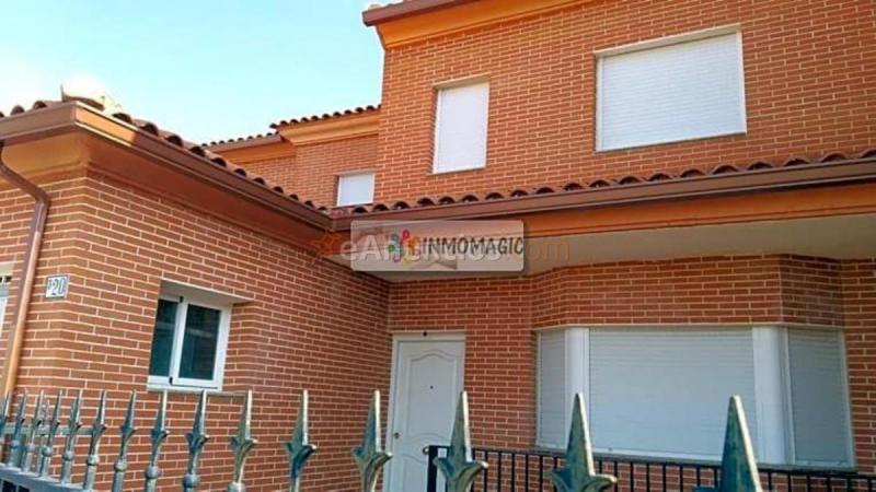 Casa en venta en  Rielves