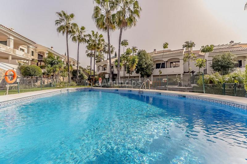 Adosado en venta en  Benamara-Atalaya, Estepona