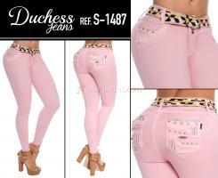 Encanto Latino, la mejor moda para tus curvas