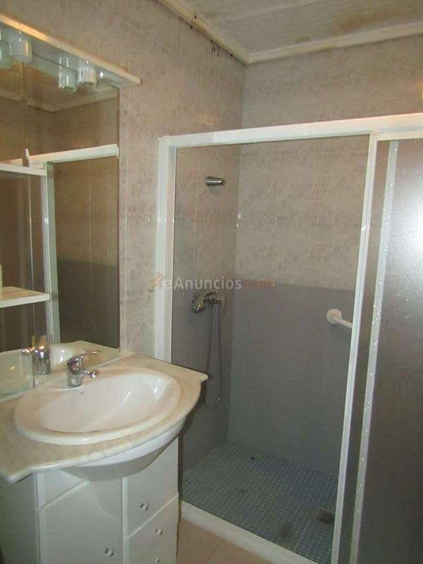 CASA A DOS CALLES DE 240M2 PARA TIRAR