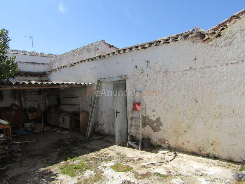 CASA A DOS CALLES DE 240M2 PARA TIRAR