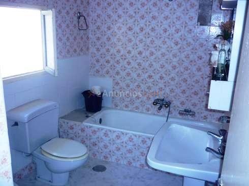 CASA PARA TIRAR JUNTO A LA CALLE 6 DE JUNIO