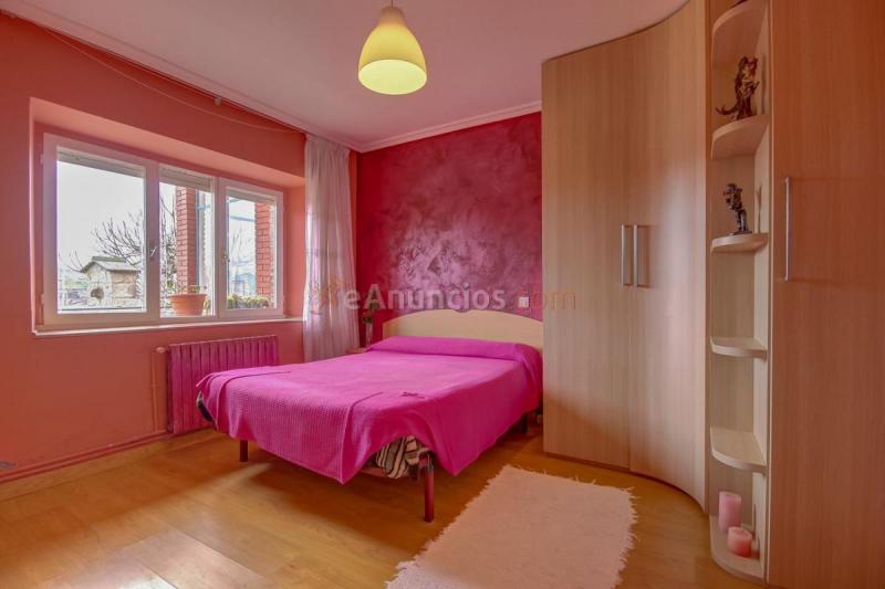 Adosado en venta en  Udias