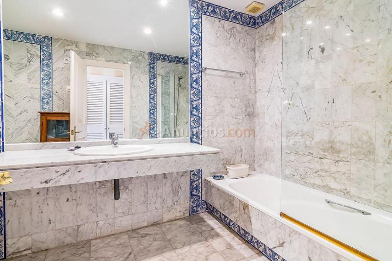 Apartamento en venta en  Benamara-Atalaya, Estepona