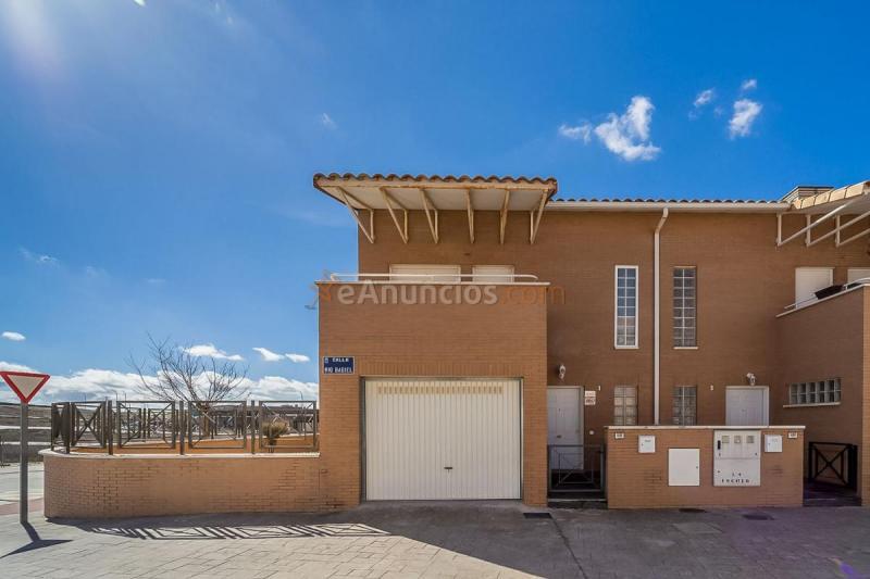 Adosado en venta en  Torija