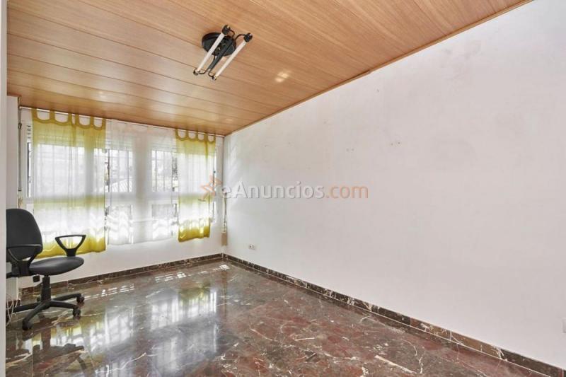 Adosado en venta en  La Zubia