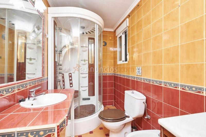 Adosado en venta en  La Zubia