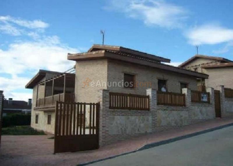 Adosado en venta en  Londres, El Casar