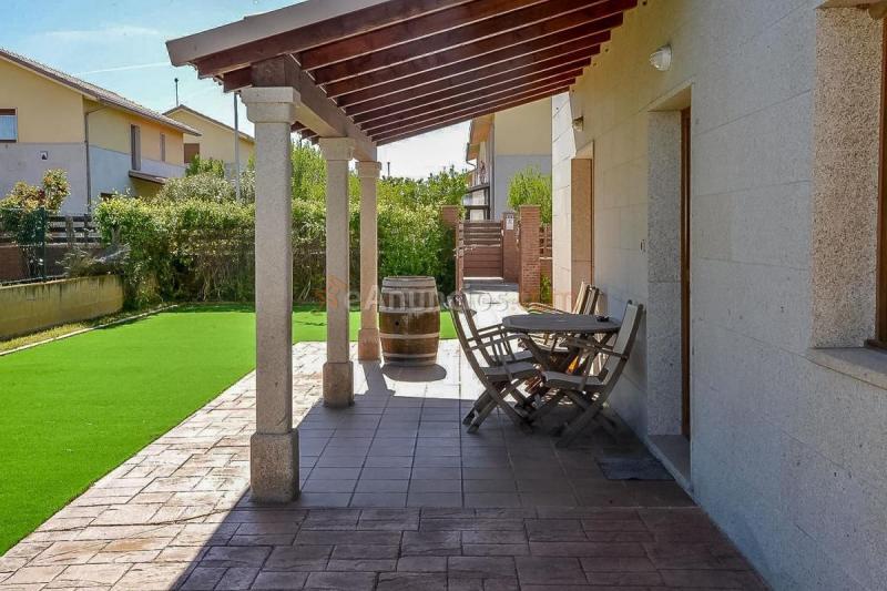 Adosado en venta en  Castellanos de Villiquera