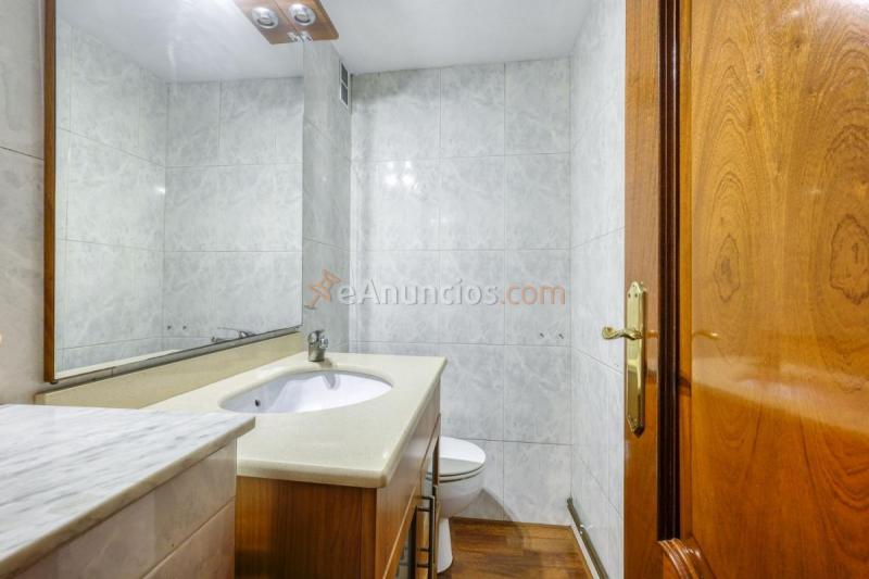 Adosado en venta en  Centre - Casco Antiguo, Sant Boi de Llobregat