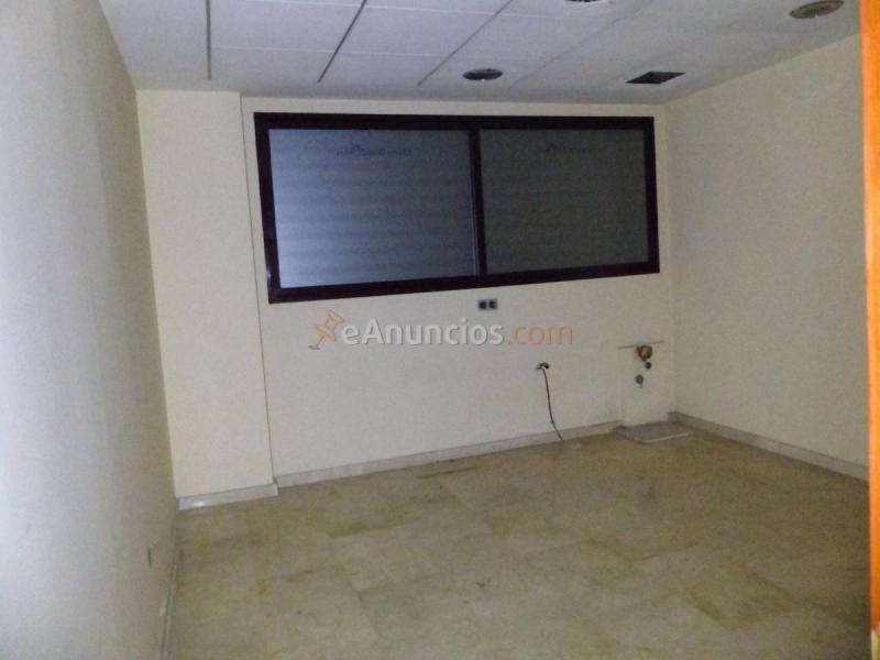 Local Comercial en alquiler en  Núcleo Urbano, La Pobla de Vallbona