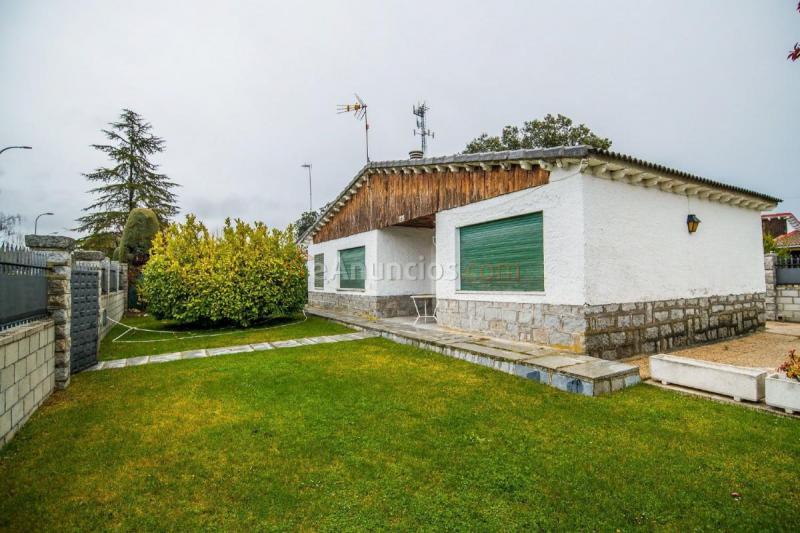 Adosado en venta en  Maello