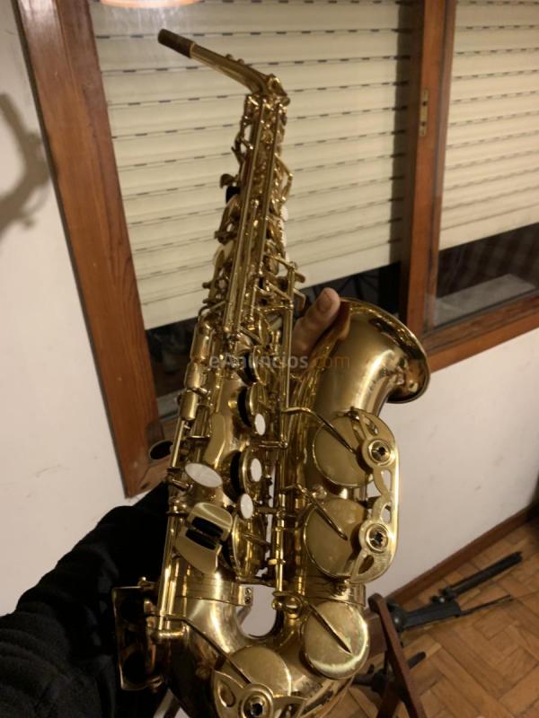 Se vende saxofon