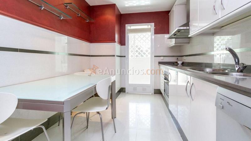 Apartamento en venta en  Nagüeles-Milla de Oro, Marbella