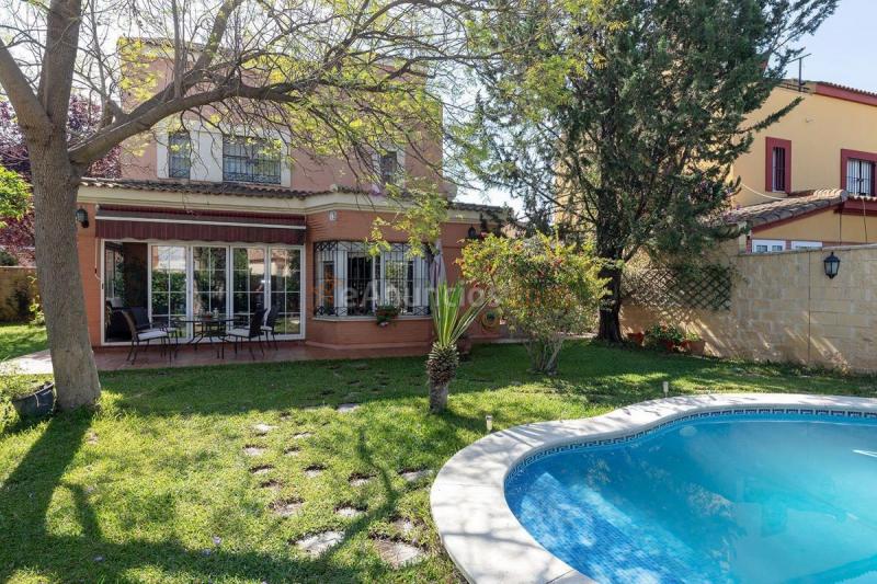 Adosado en venta en  Gines