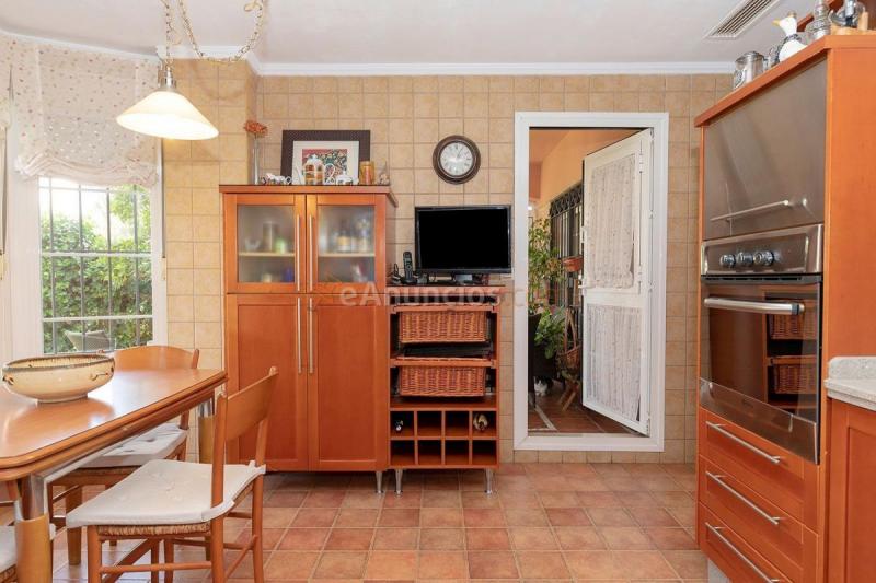 Adosado en venta en  Gines