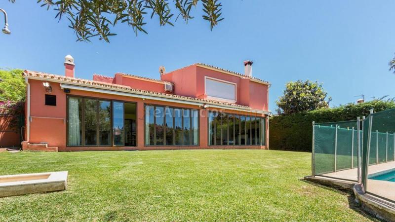 Adosado en venta en  San Pedro de Alcántara, Marbella