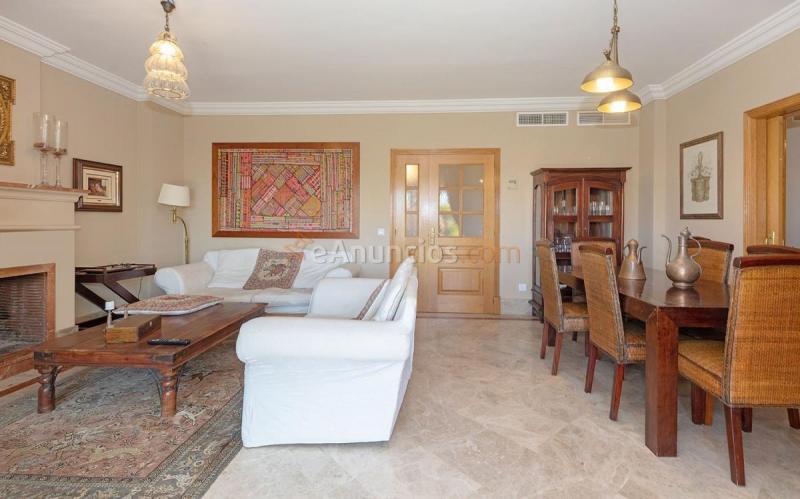 Adosado en venta en  Las Chapas-El Rosario, Marbella