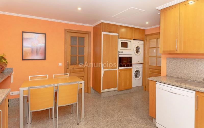 Adosado en venta en  Las Chapas-El Rosario, Marbella
