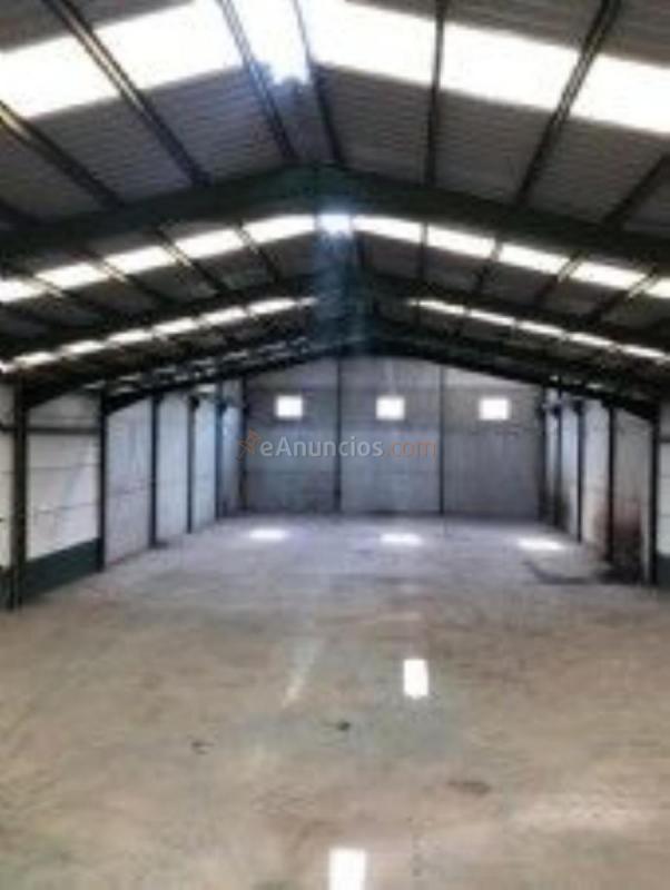 Edificio en venta en  Clara campoamor, Fuente de Piedra