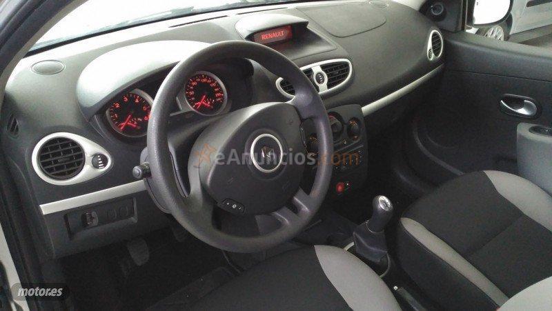 Renault Clio 1.5 DCI 5P de 2012 con 76.415 Km por 5.980 EUR. en Salamanca