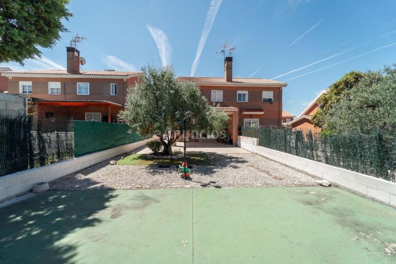 Adosado en venta en  Pioz