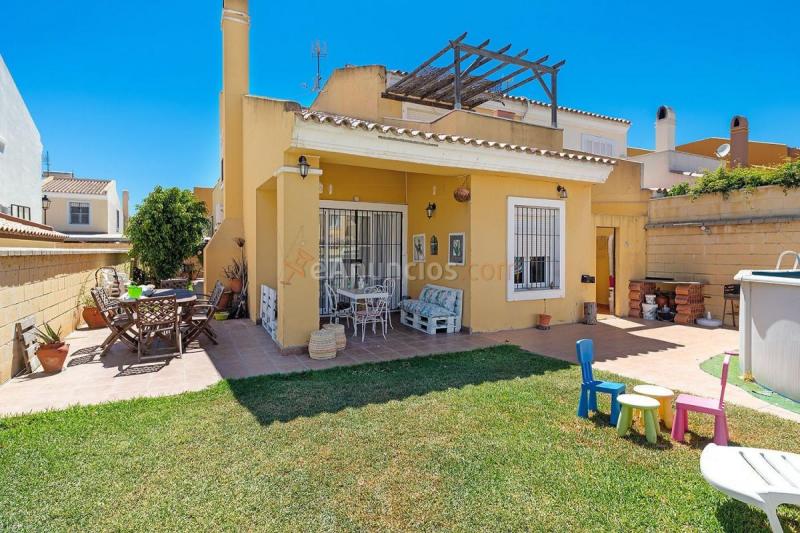 Adosado en venta en  Los Barrios