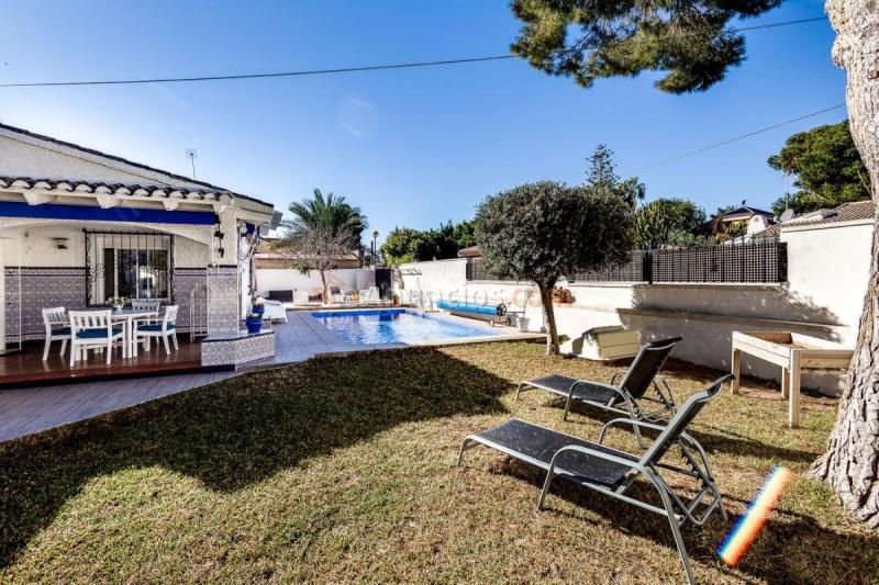 Casa en venta en Calle Carabela, Orihuela Costa, Orihuela