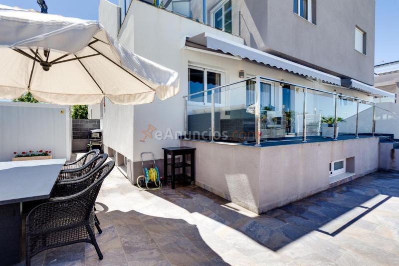 Casa en venta en Calle Gines Saura Sanchez, Nueva Torrevieja - Aguas Nuevas, Torrevieja