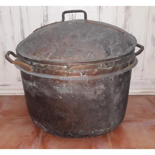 ANTIGUO GRAN CALDERO DE COBRE CON TAPA SIGLO XIX