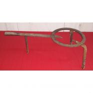 ANTIGUO SOPORTE DE HIERRO