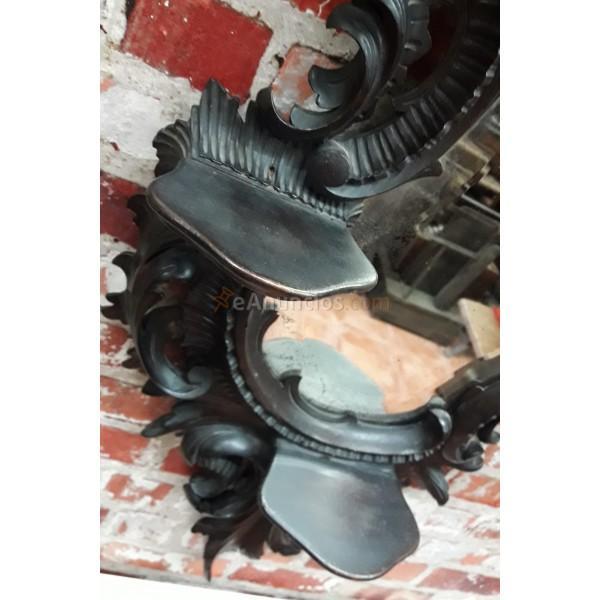 Marco de espejo tallado de madera de nogal, estilo Luis XV, siglo XIX