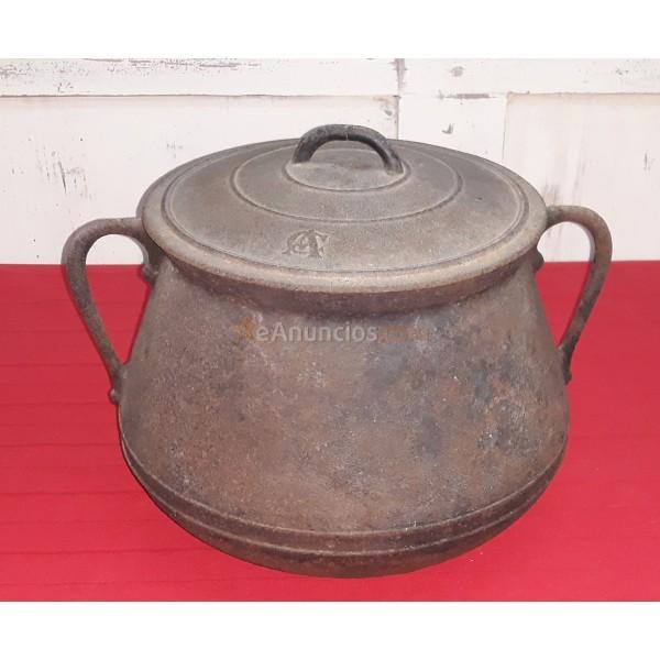 ANTIGUA OLLA DE HIERRO