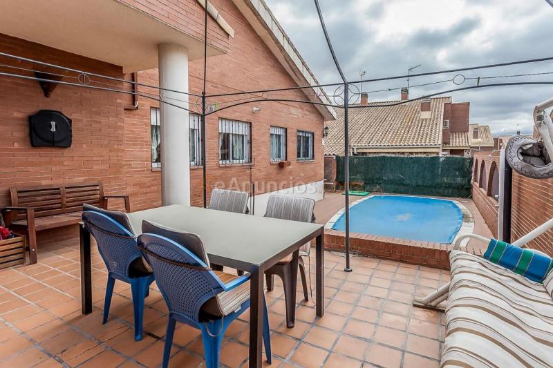 Adosado en venta en  Velilla de San Antonio