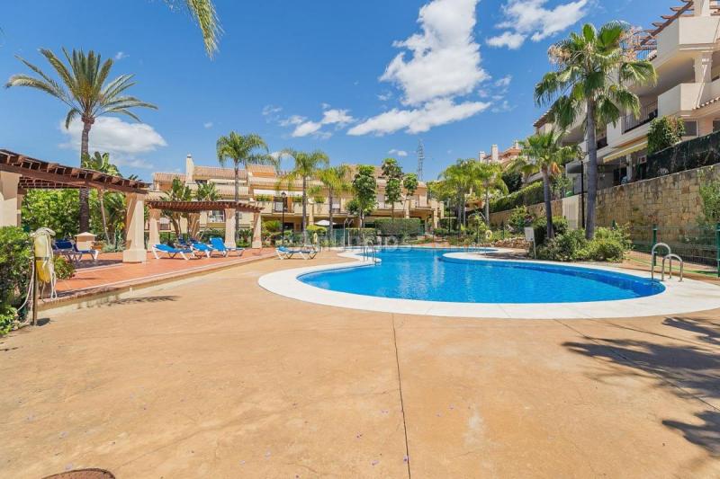 Adosado en venta en  Nueva Andalucía, Marbella