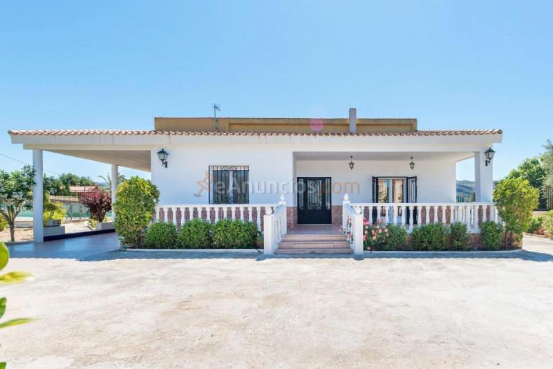 Adosado en venta en  San Crispín - Huerta Nueva - Estación, Elda