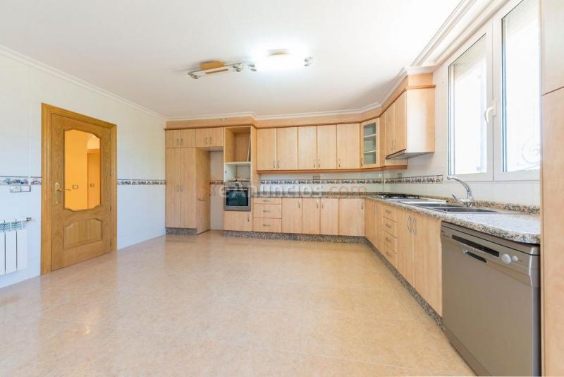 Adosado en venta en  San Crispín - Huerta Nueva - Estación, Elda