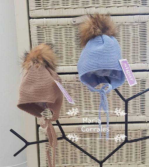A GORRO PUNTO POMPON PELO NATRUAL SIGAR P130246