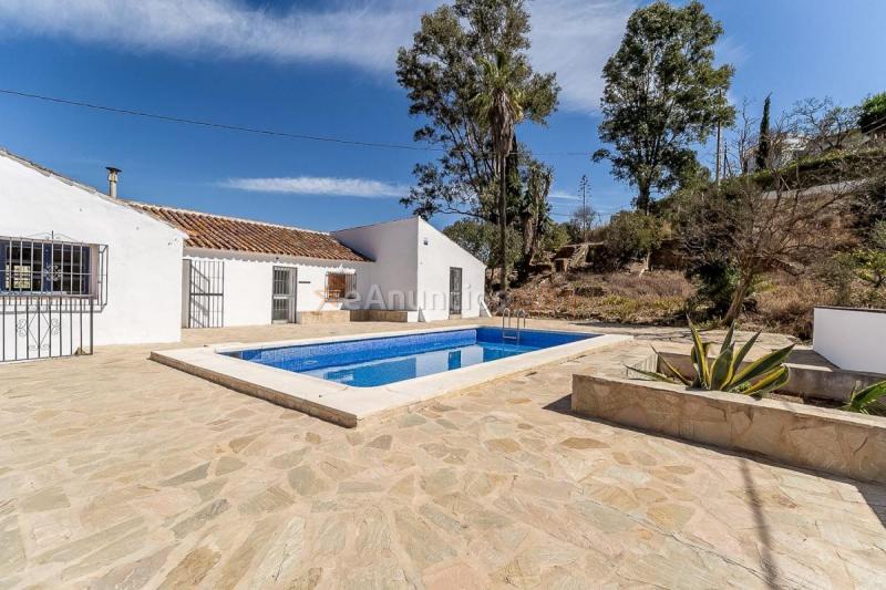 Adosado en venta en  Urbanización la Esperanza, Benajarafe